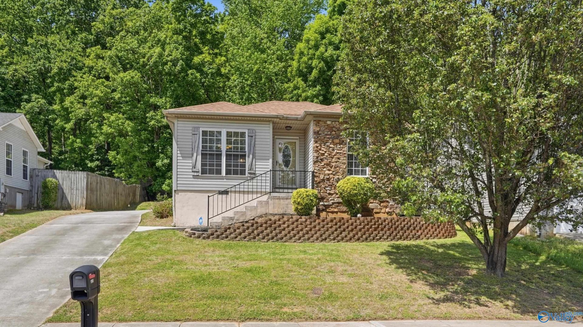 198 NE Hollington Drive, Huntsville, AL 35811 Main Photo