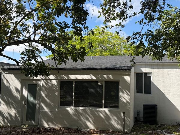 598 NW 53rd St , Miami, FL 33127