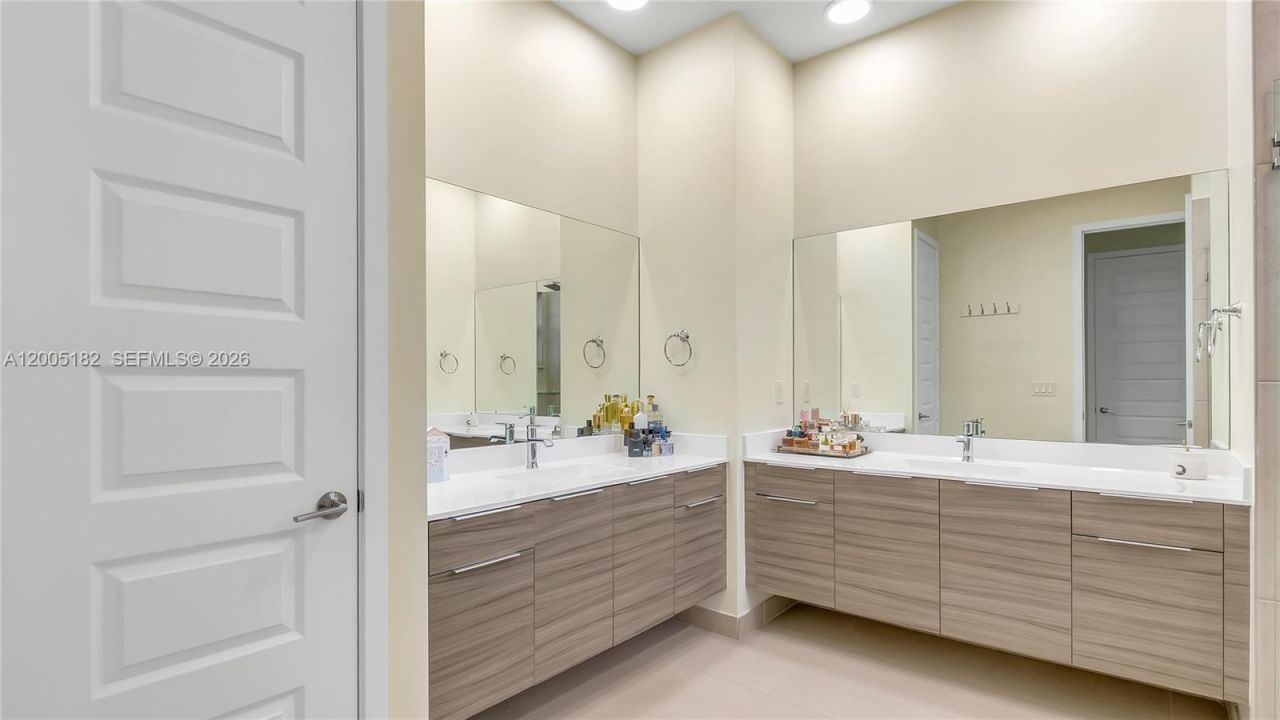 16051 NW 87th Ct, Miami Lakes, FL 33018 Photo