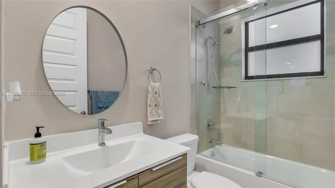16051 NW 87th Ct, Miami Lakes, FL 33018 Photo