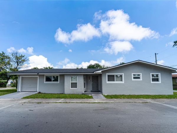 2260 Charleston St , Hollywood, FL 33020