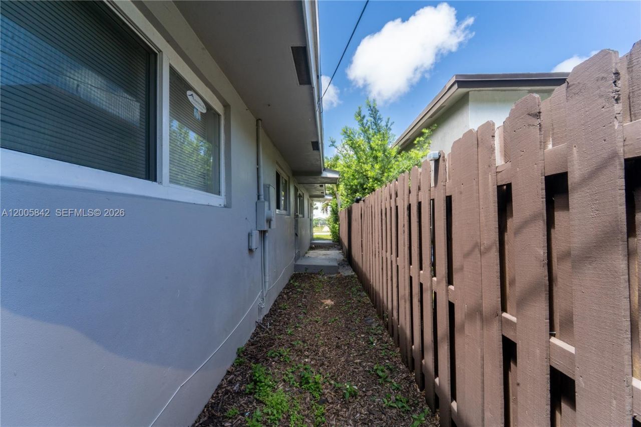2260 Charleston St , Hollywood, FL 33020 Photo