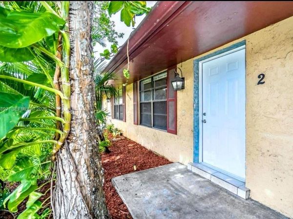 4259 Royal Banyan Way , Unit B, Lake Worth, FL 33461