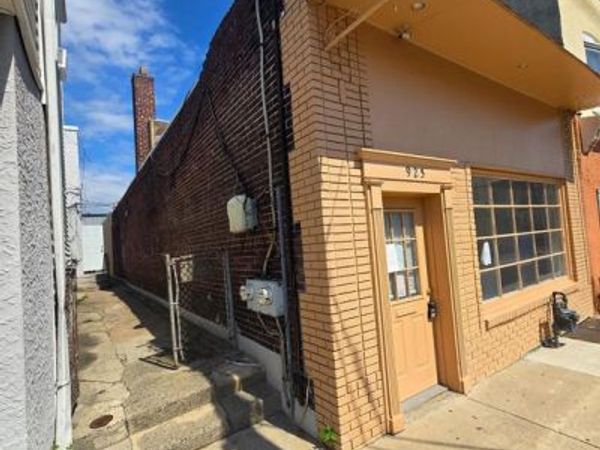 925 MARKET STREET, MARCUS HOOK, PA 19061