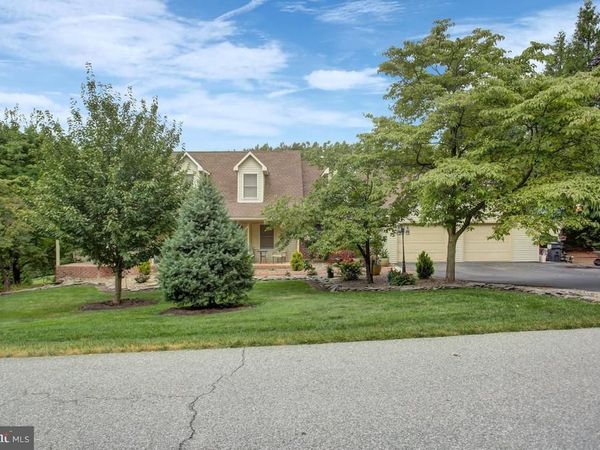 511 LARKSPUR LANE, CHAMBERSBURG, PA 17202