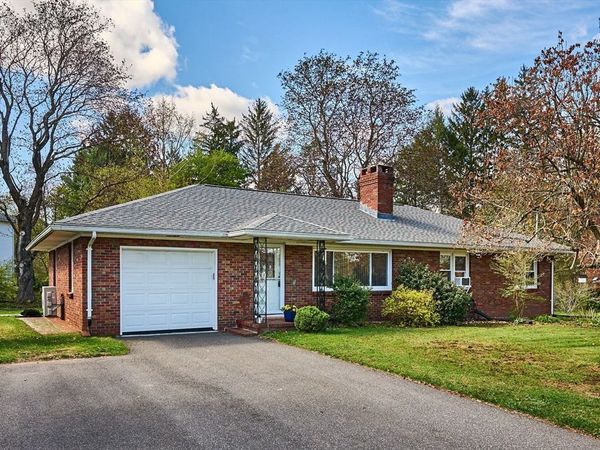 10 First Ave, Easthampton, MA 01027