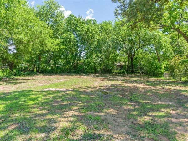 402 N Houston Street , Edgewood, TX 75117