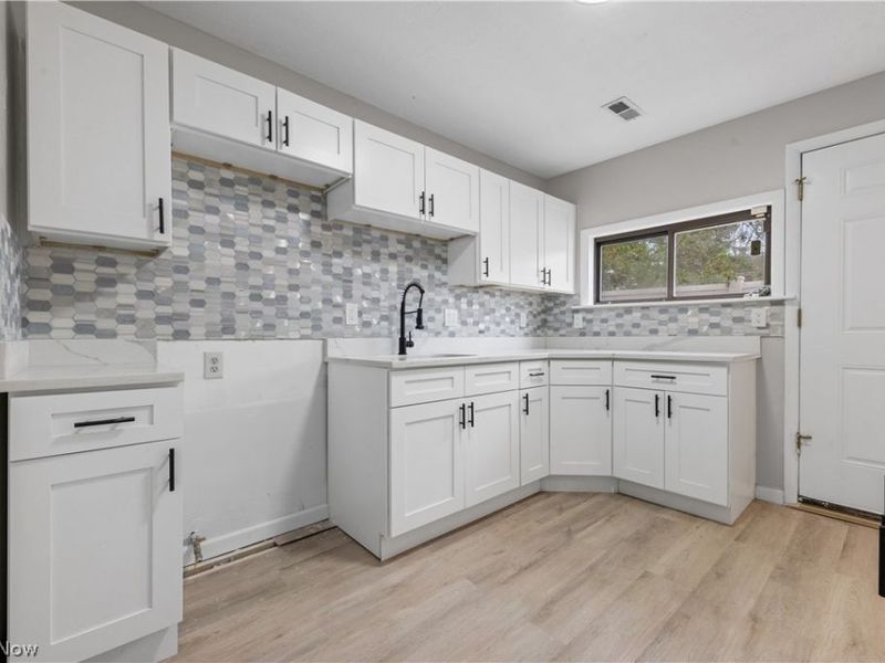 27182 Oriole Avenue, Euclid, OH 44132 Photo 12