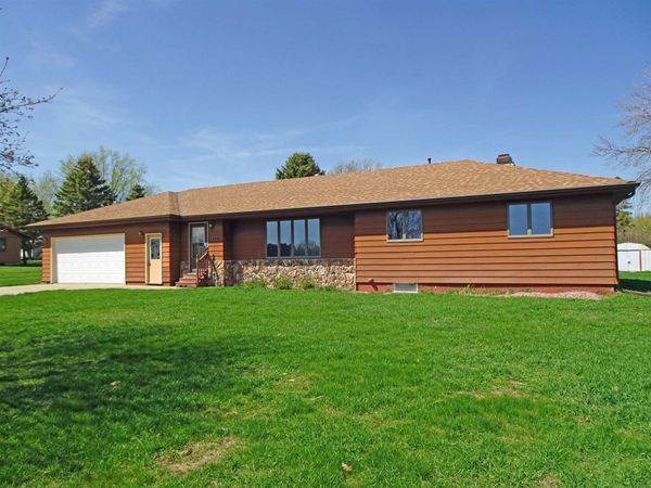 515 E Day Street, Paullina, IA 51046