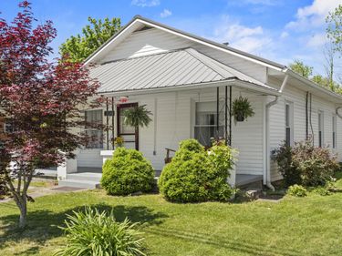 1210 S Irvine Road, Irvine, KY 40336