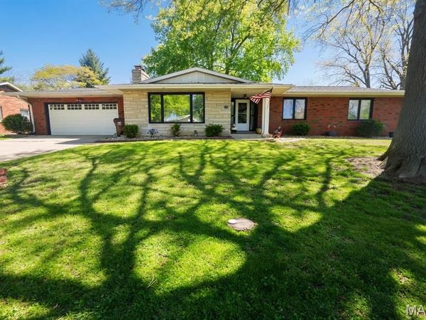 212 N Deneen Street, Staunton, IL 62088