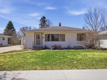 2105 6th Street S, Moorhead, MN 56560