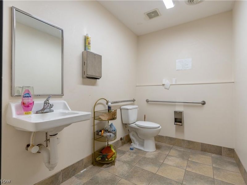1235 E Tallmadge Avenue, Akron, OH 44310 Photo 16
