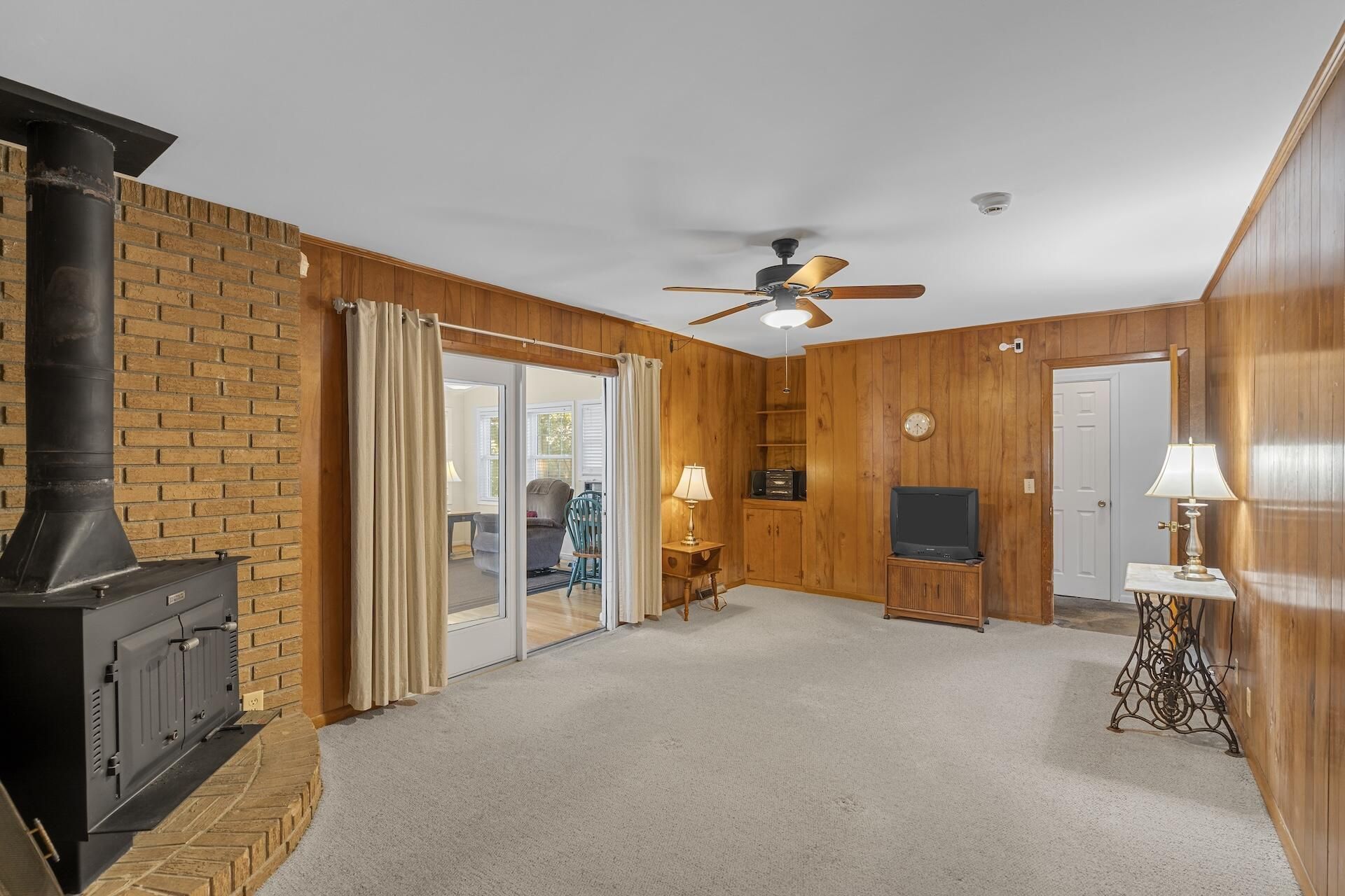 1318 New Castle Street Photo 11