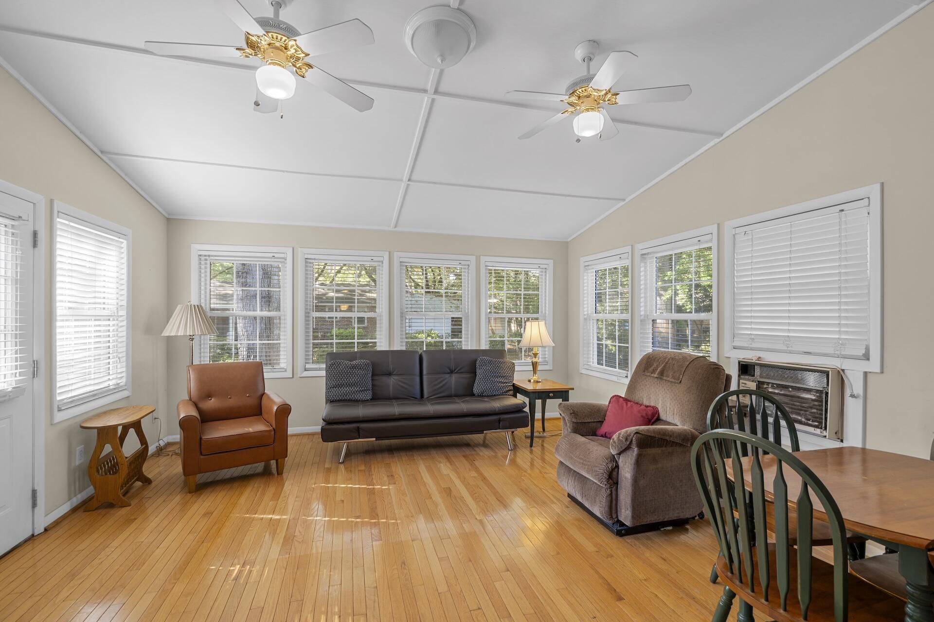 1318 New Castle Street Photo 14