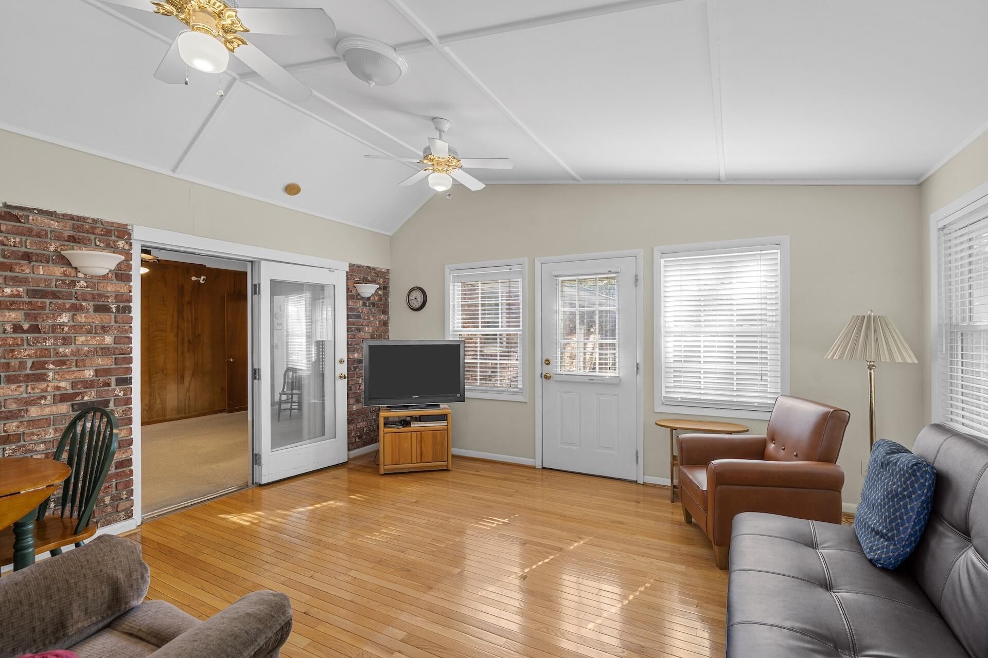 1318 New Castle Street Photo 15