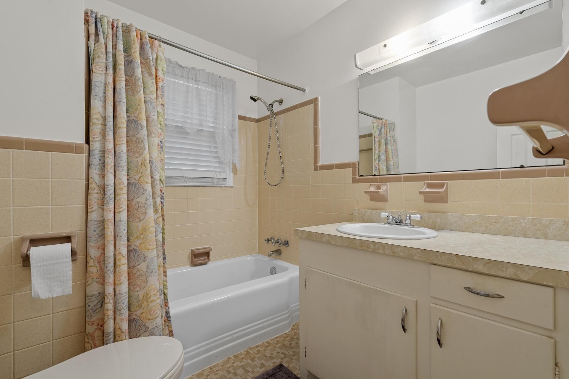 1318 New Castle Street Photo 24