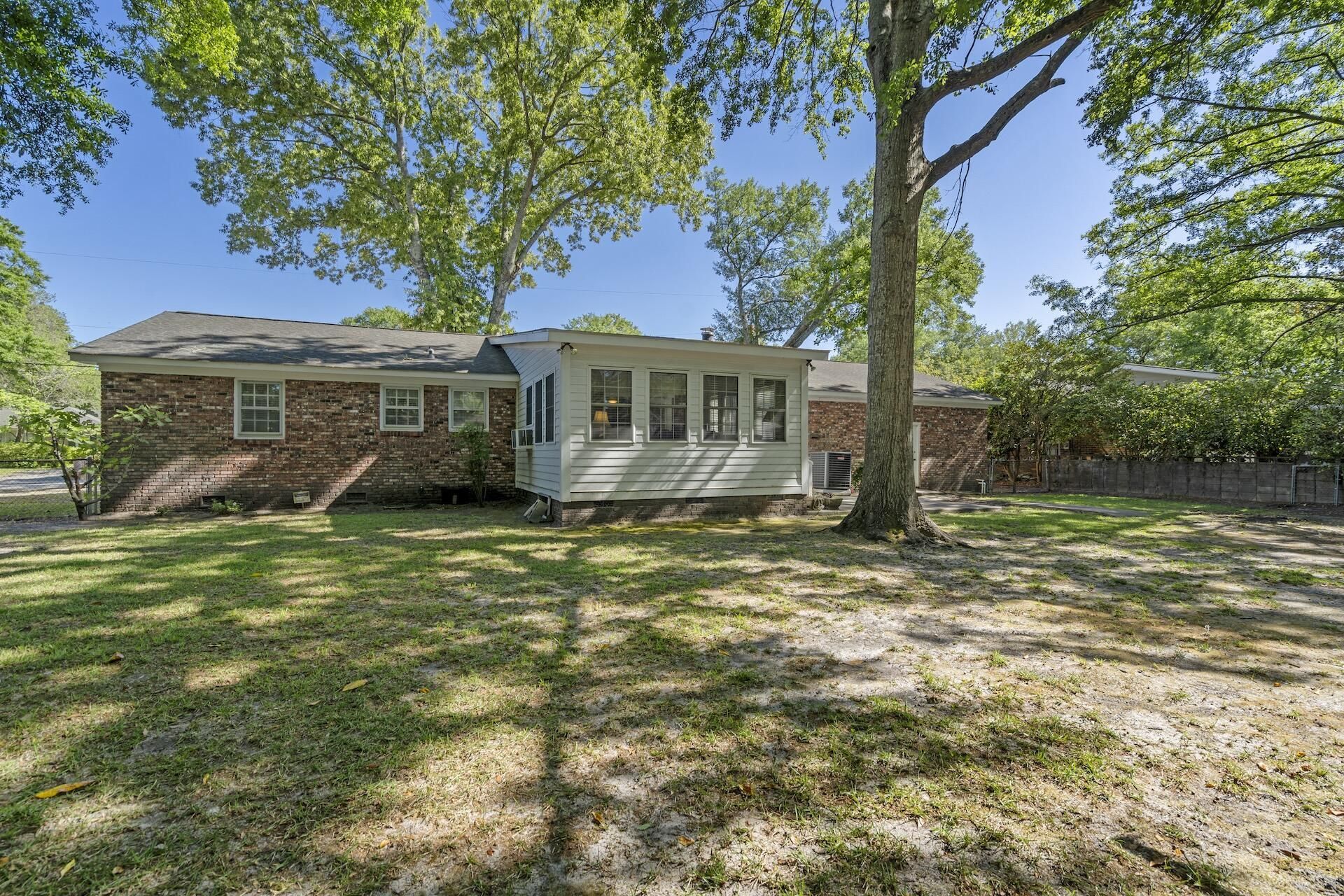 1318 New Castle Street Photo 29