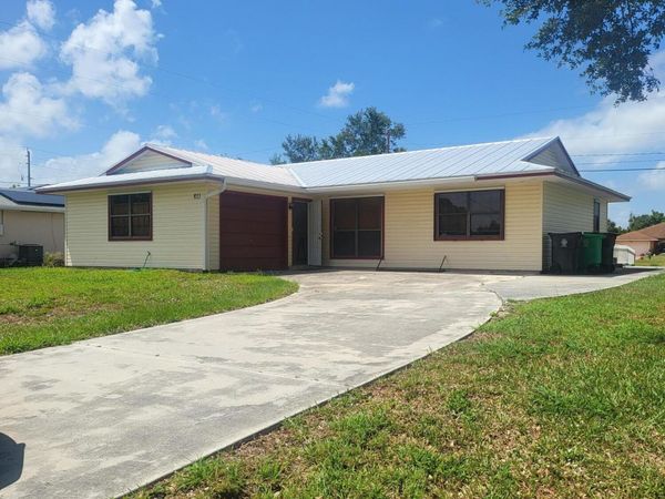 613 SW Pueblo Terrace, Port St. Lucie, FL 34953