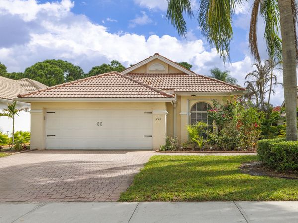 713 SW Saint Croix Cove, Port St. Lucie, FL 34986