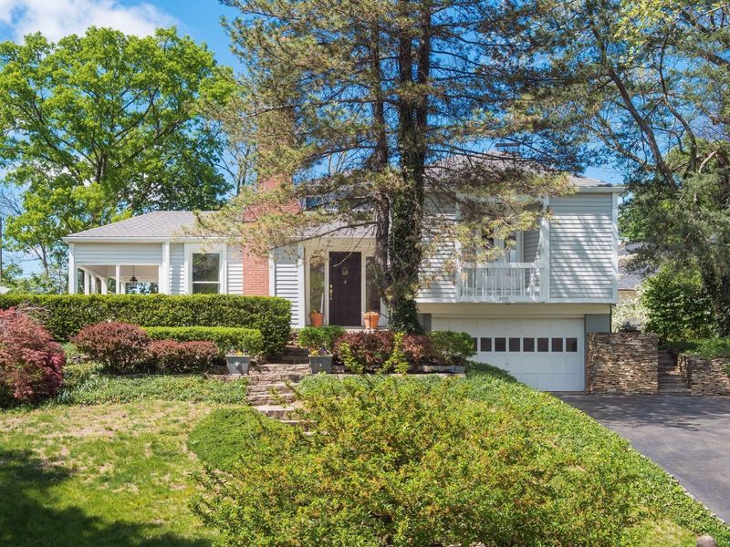 2112 Lower Chelsea Road, Upper Arlington, OH 43212 Photo 3