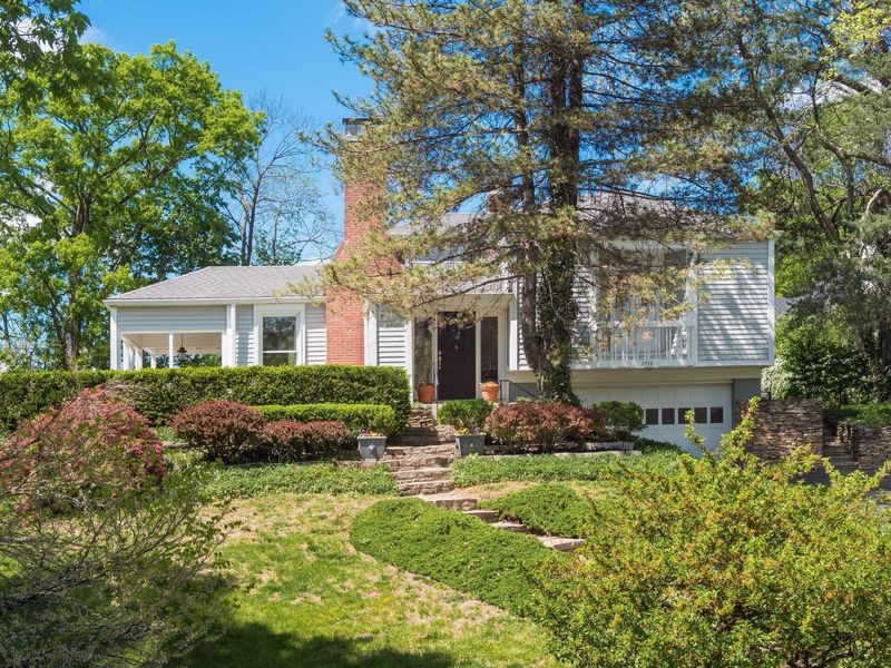 2112 Lower Chelsea Road, Upper Arlington, OH 43212 Photo 4