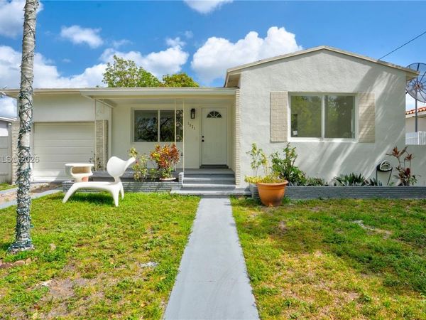 1921 NE 158th St , North Miami Beach, FL 33162