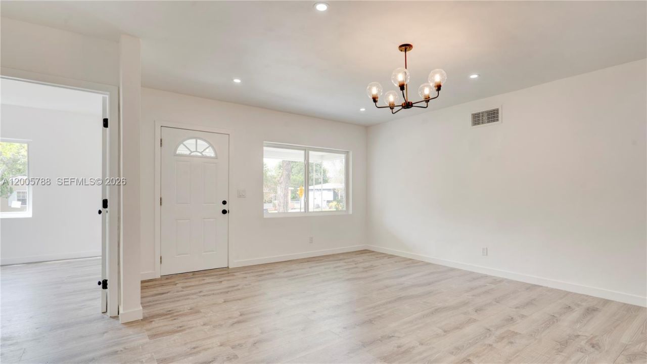 1921 NE 158th St, North Miami Beach, FL 33162 Photo