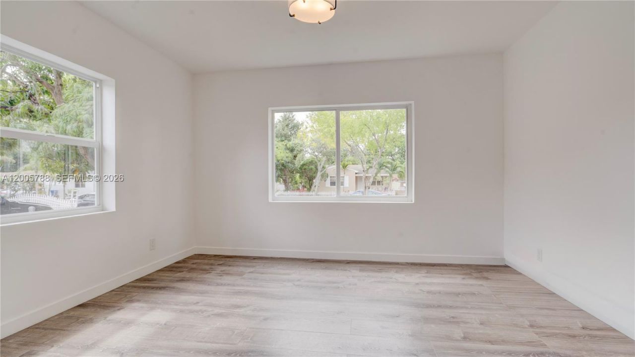 1921 NE 158th St, North Miami Beach, FL 33162 Photo