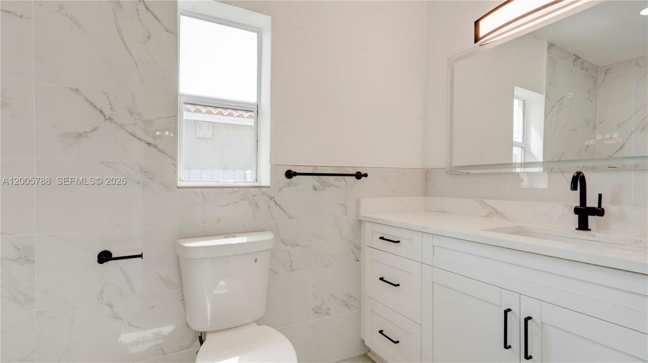 1921 NE 158th St, North Miami Beach, FL 33162 Photo