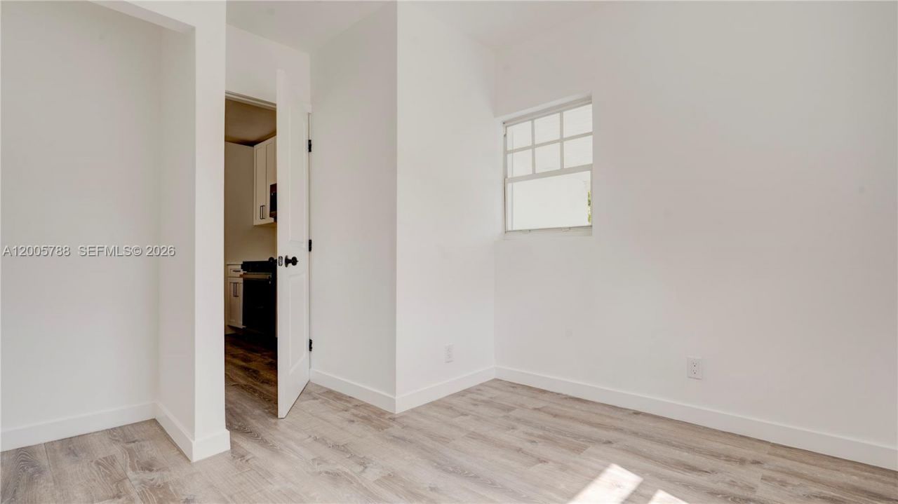 1921 NE 158th St, North Miami Beach, FL 33162 Photo