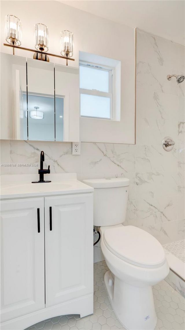 1921 NE 158th St, North Miami Beach, FL 33162 Photo