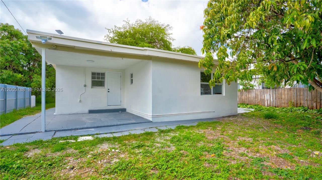 1921 NE 158th St, North Miami Beach, FL 33162 Photo