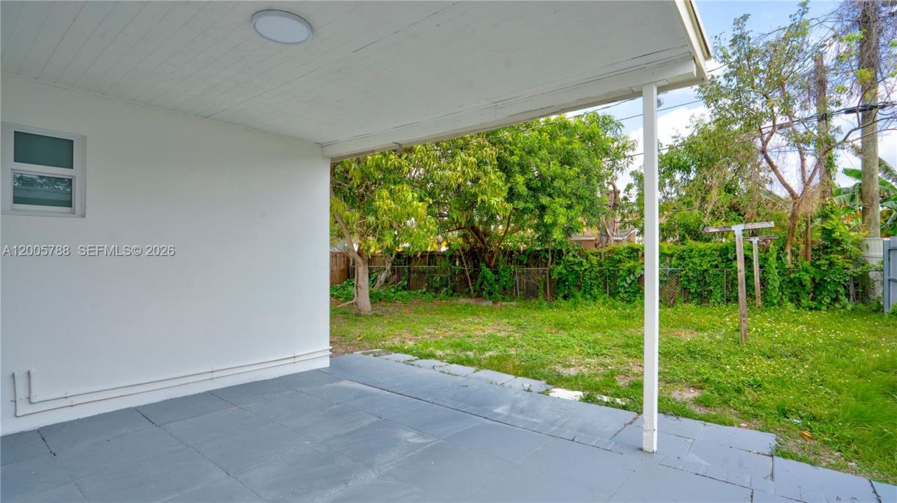 1921 NE 158th St, North Miami Beach, FL 33162 Photo