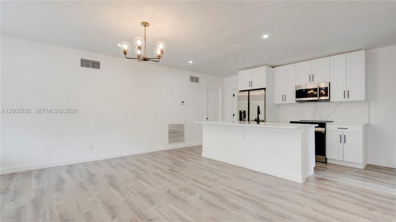 1921 NE 158th St, North Miami Beach, FL 33162 Photo