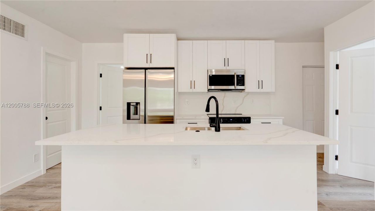 1921 NE 158th St, North Miami Beach, FL 33162 Photo