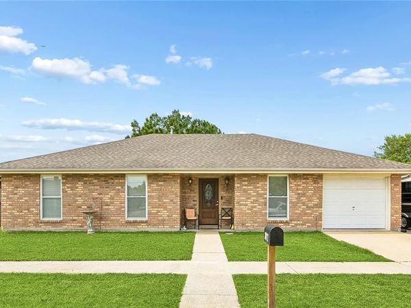 3012 LEGEND Drive, Meraux, LA 70075