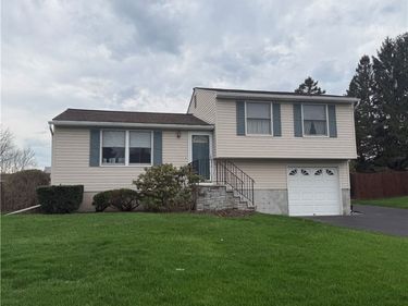 4306 Amblewood Lane , Clay, NY 13041