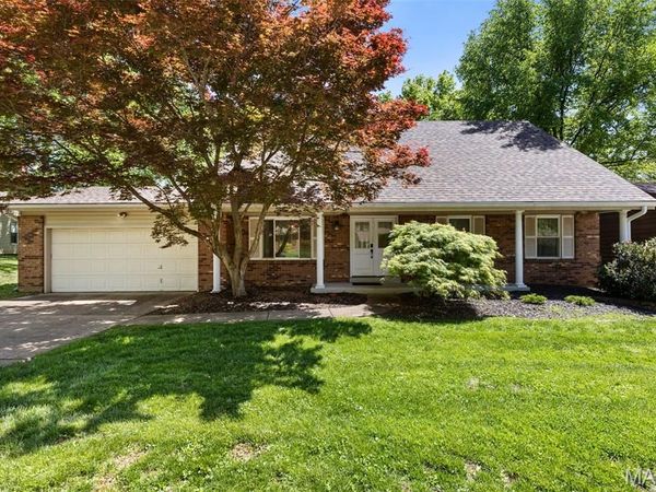 15574 Highcroft Drive , Chesterfield, MO 63017