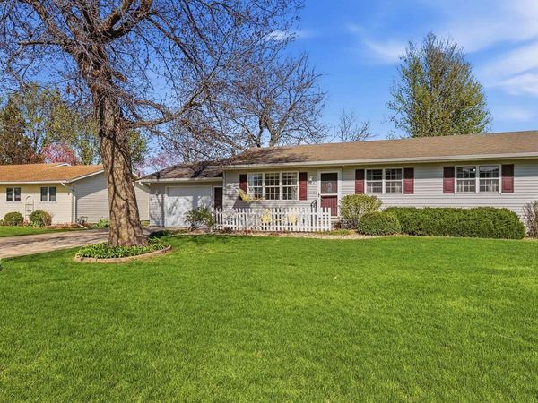 124 Winslow Drive, Manchester, IA 52057