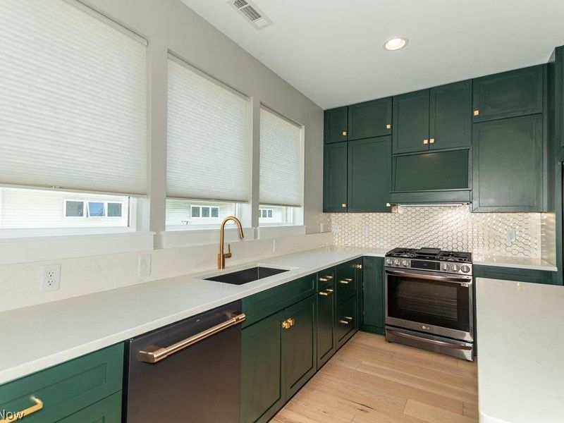 1255 W 75th Street, Cleveland, OH 44102 Photo 6