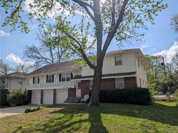 8414 Travis Lane, Overland Park, KS 66212