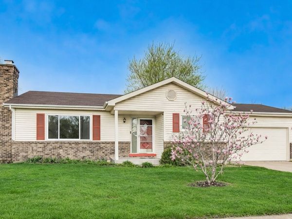 3918 N Galesburg Avenue , Arlington Heights, IL 60004