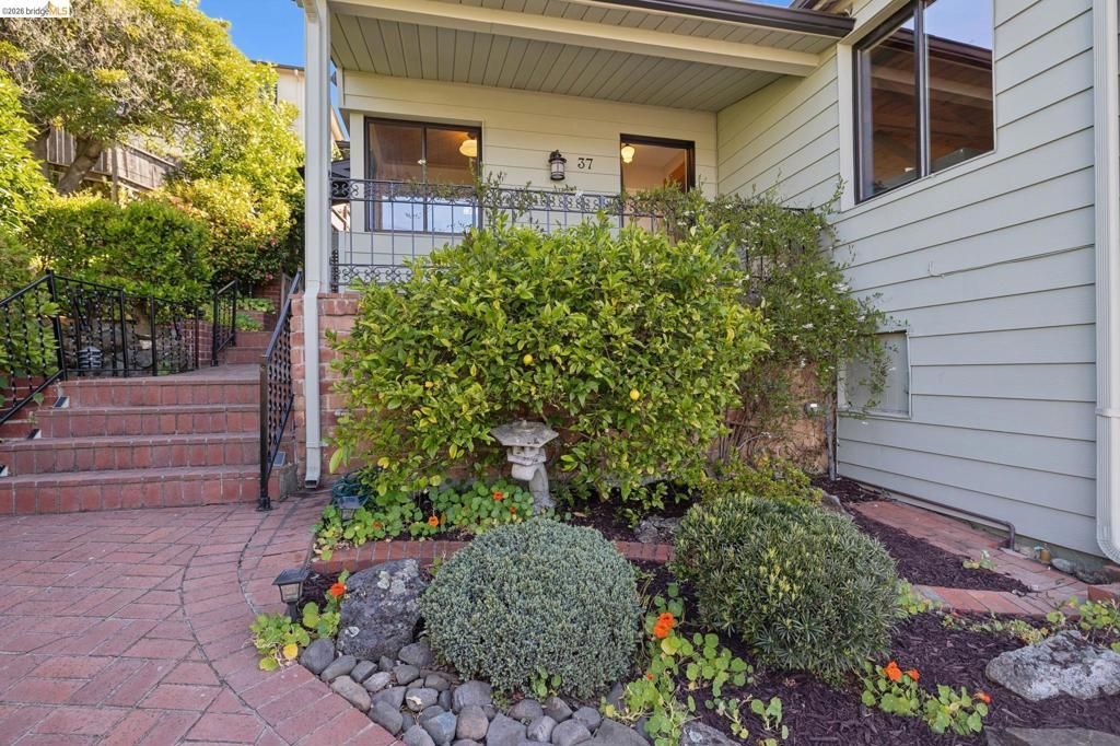 37 Kenyon Ave, Kensington, CA 94708 Main Photo