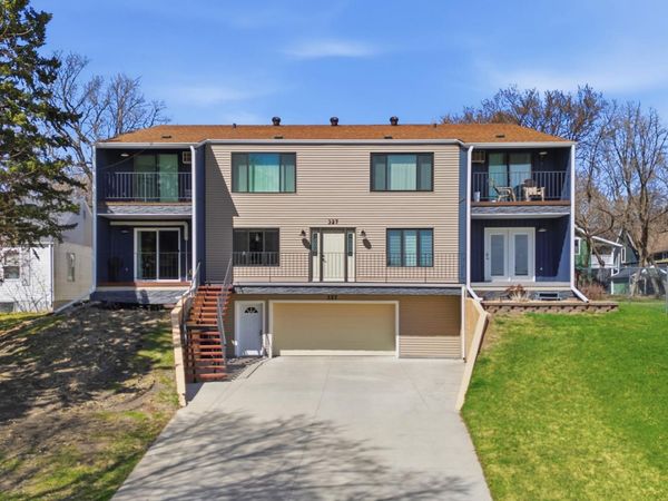 327 10th Avenue S, Unit 3, Fargo, ND 58103