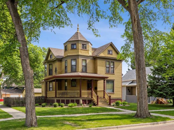 1121 4th Avenue S, Fargo, ND 58103