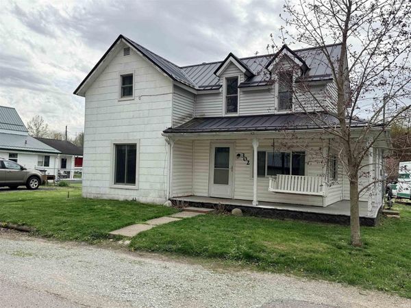 302 Main Street, La Paz, IN 46537