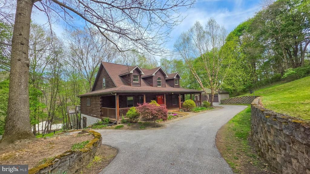 11311 WILDBERRY COURT , GLEN ROCK, PA 17327