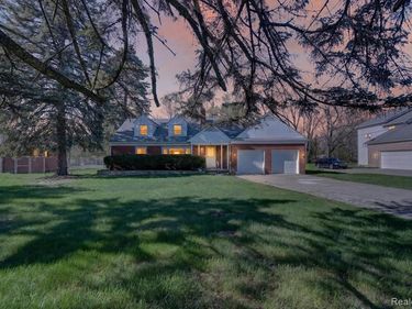 18618 W 9 Mile Road, Southfield, MI 48075