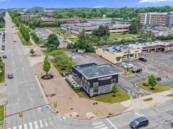 1434 W Big Beaver Road , Troy, MI 48084